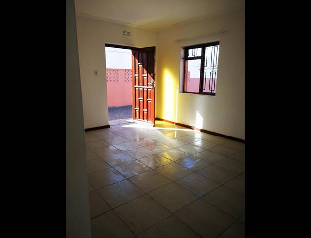2 BEDROOM PROPERTY TO RENT IN GRASSY PARK